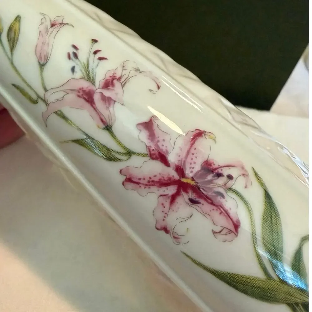 Belleek Ireland Bud Vase • Lily Floral • Porcelain • 6.5”